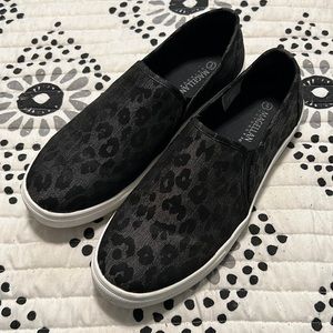 New cheetah Magellan never been worn 9